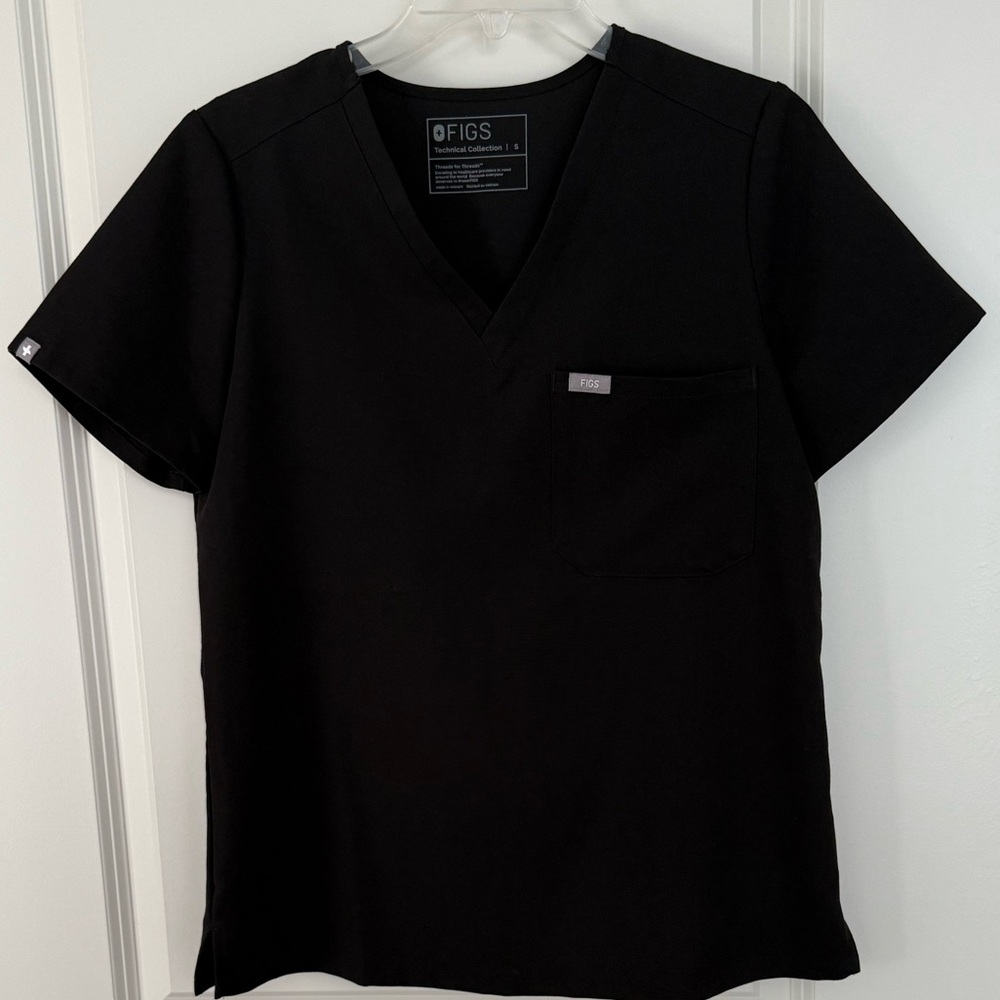 Figs Catarina Black Scrub Top